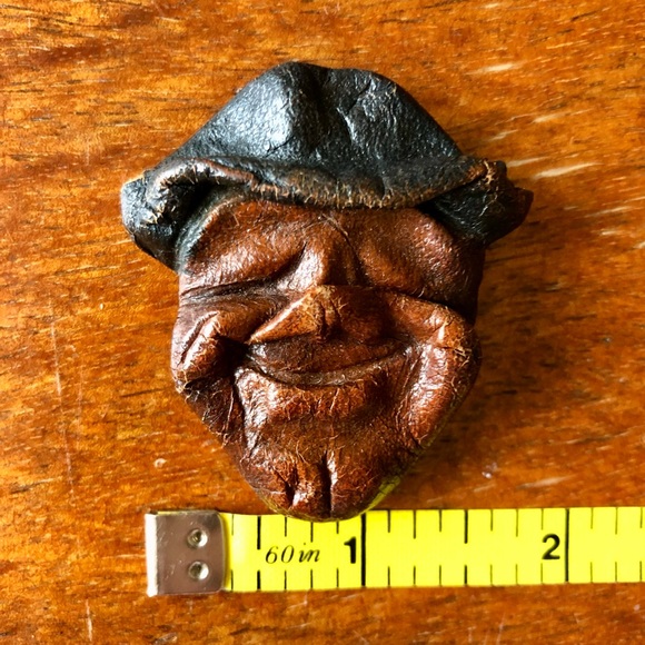 Vintage Leather Smiling Face with Floppy Hat Brooch Pin - Picture 6 of 6